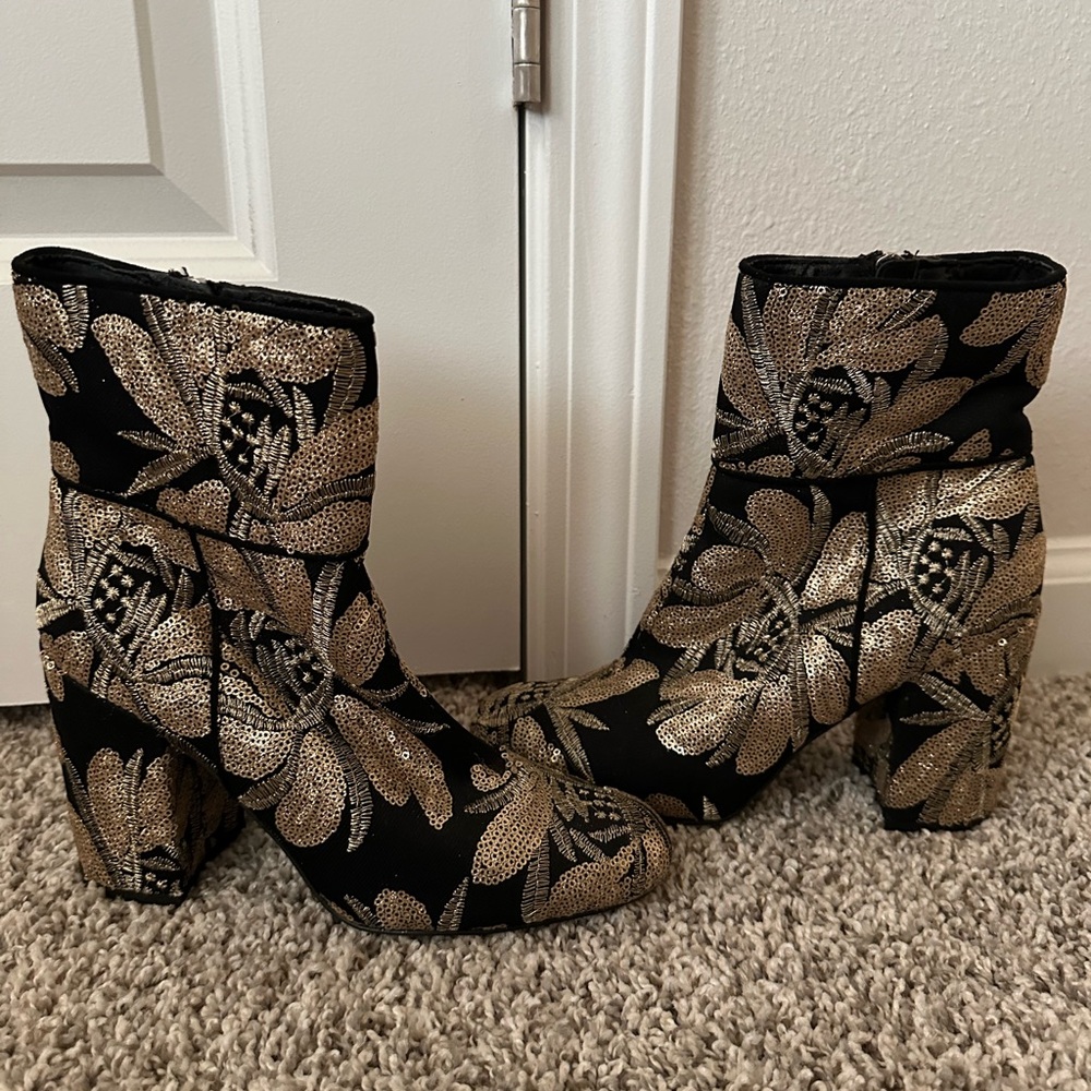 Steve Madden booties size 8